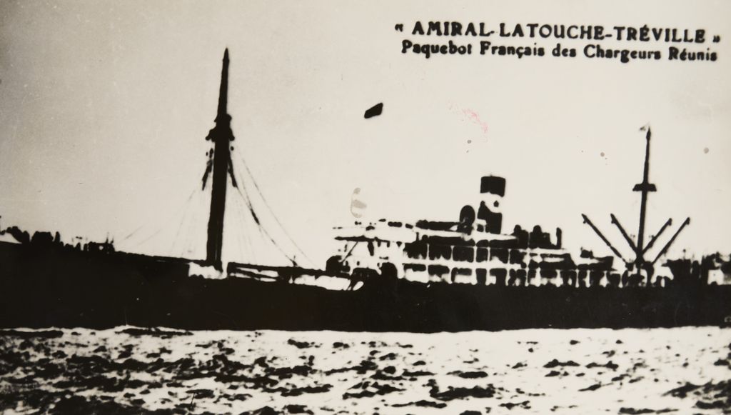 ກຳ​ປັ່ນ​ແມ່​ທັບ ລາ​ຕຸດ​ເຊ້​ເຕ​ເລ​ວິນ​ເລີ​ ປີ 1911 ທີ່​ຊາຍ​ໜຸ່ມ​ໄປ​ຊອກ​ຫາ​ເສັ້ນ​ທາງ​ກູ້​ຊາດ