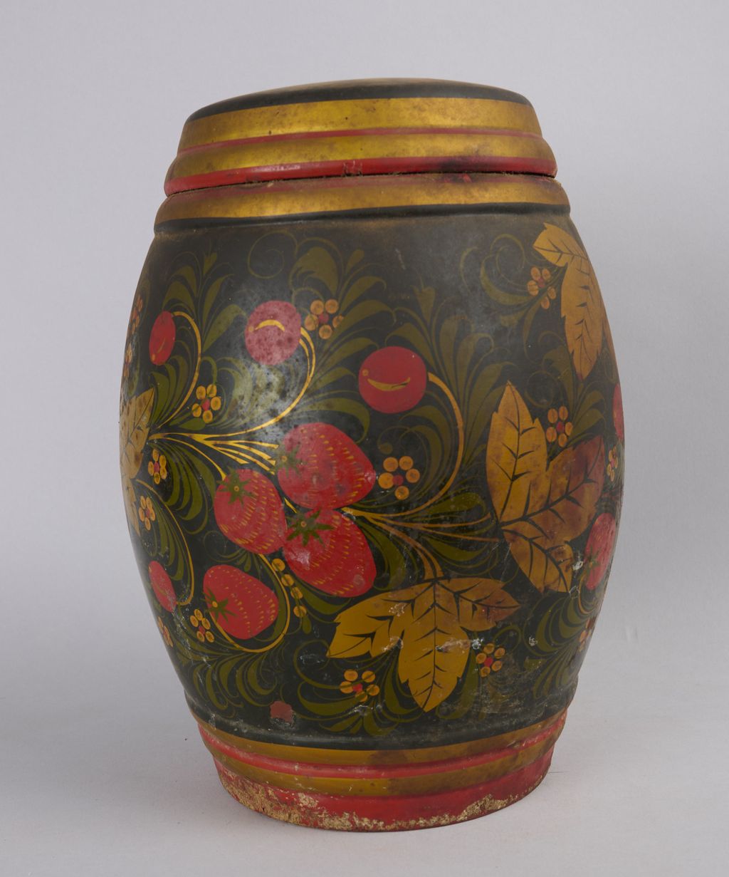 ໄຫແກະສະລັກດ້ວຍໄມ້ແຕ້ມດ້ວຍລວດລາຍເຂືອດອກໄມ້, ໝາກໄມ້