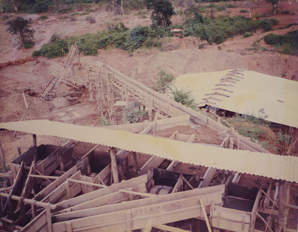 ລະ​ບົບ​ການ​ຂົນ​ສົ່ງ​ແຮ່​ກົ່ວ​ເຂົ້າ​ໂຮງ​ງານ​ກົ່ວ​ຢູ່​ໂພນ​ຕິ້ວ