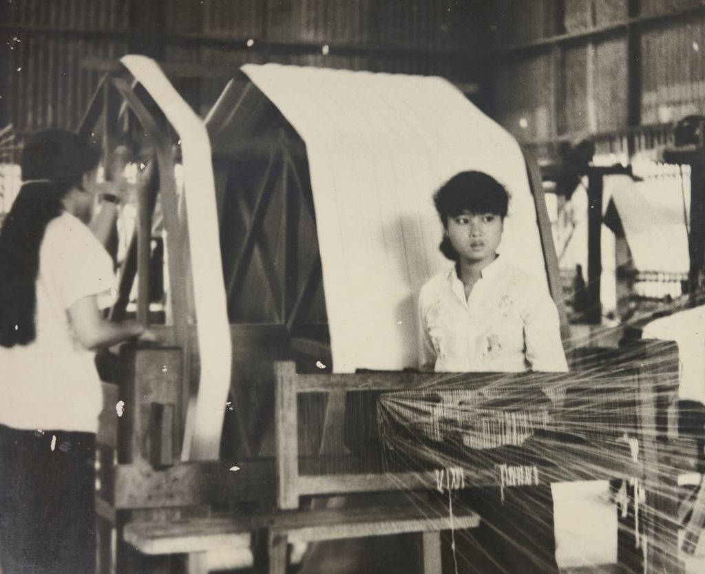 ສະ​ຫະ​ກອນ​ຫັດ​ຖະ​ກຳ ຕ່ຳ​ແຜ່ນ ບ້ານ​ໂພນ​ຕ້ອງ