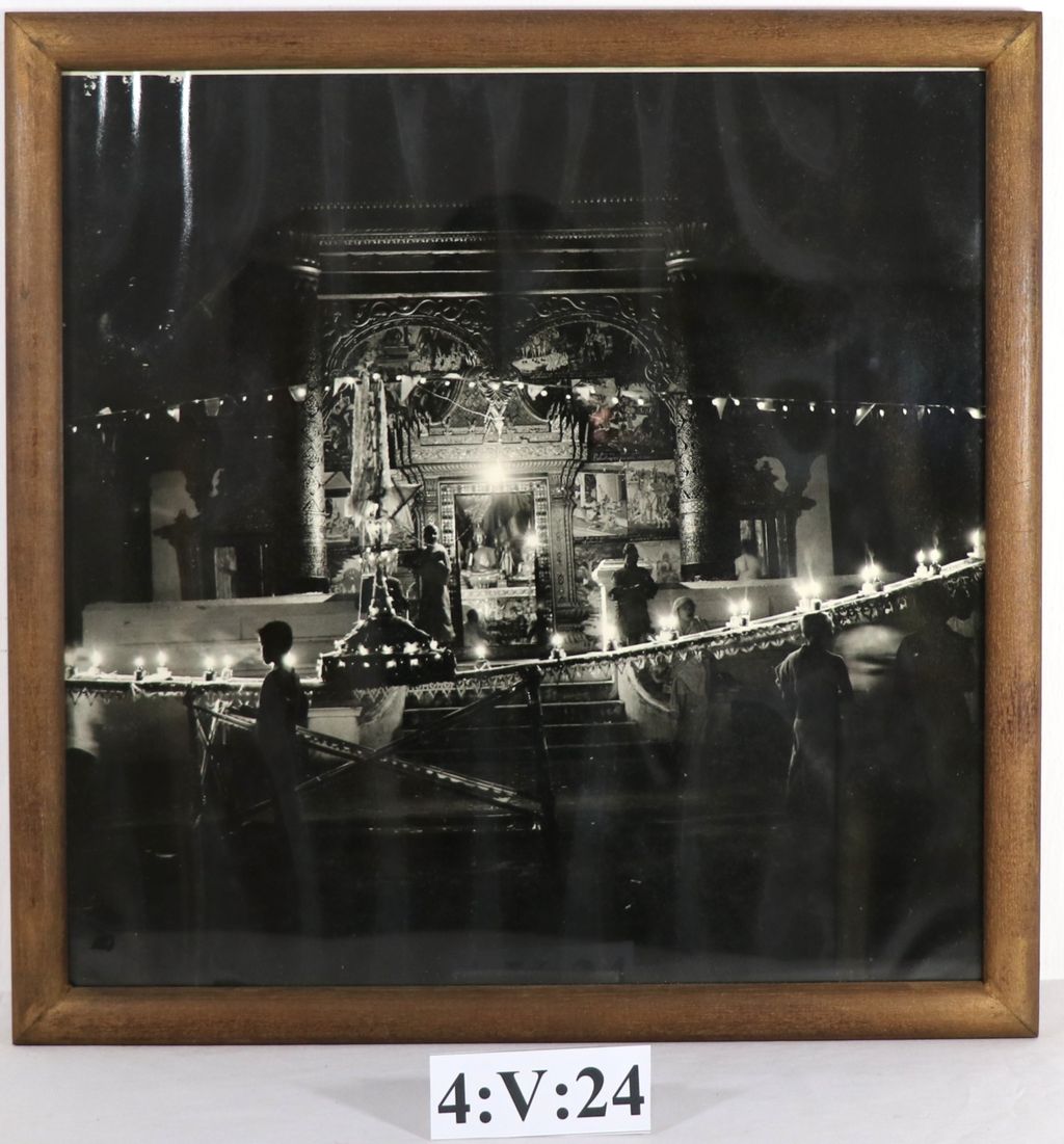 ຮູບຂາວດໍາເຮືອໄຟບົກ