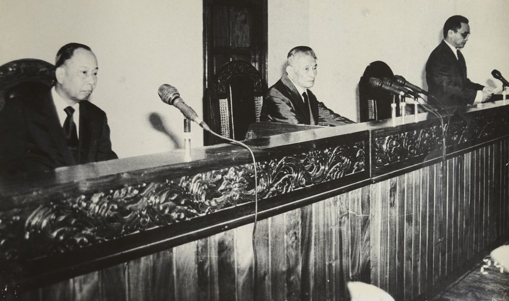 ທ່ານ ຄຳ​ໄຕ ສີ​ພັນ​ດອນ, ທ່ານ ໜູ​ຮັກ ພູມ​ສະ​ຫວັນ, ທ່ານ ທອງ ສິງ​ທຳ​ມະ​ວົງ