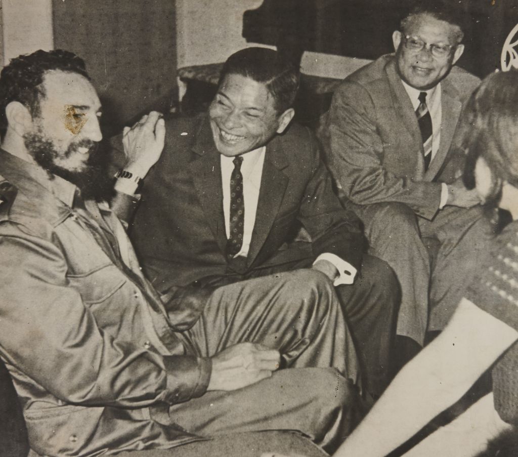 ທ່ານ ໜູ​ຮັກ ພູມ​ສະ​ຫວັນ