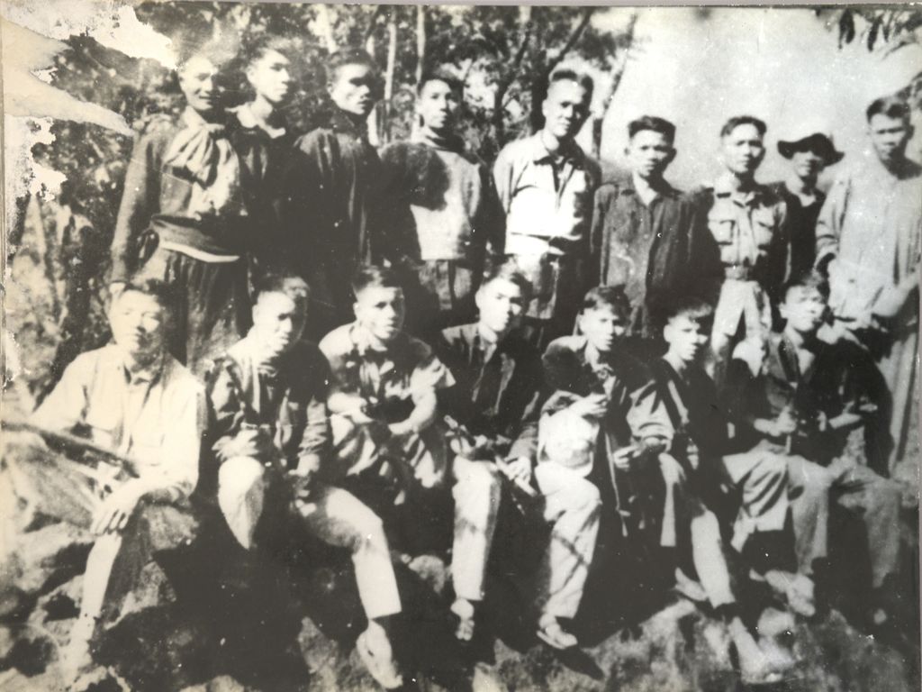 ຮູບ​ຖ່າຍ​ລວມ​ນາຍ​ທະ​ຫານ