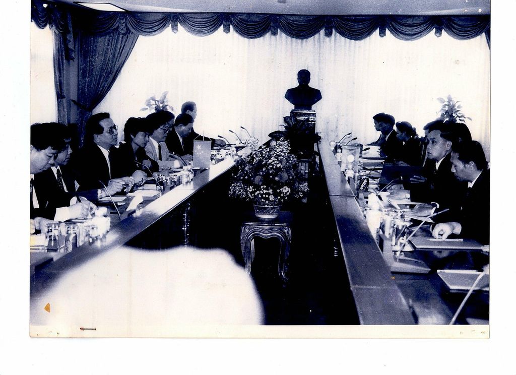 ພິ​ທິ​ພົບ​ປະ​ແລກ​ປ່ຽນ​ບົດ​ຮຽນ​ລະ​ຫວ່າງ​ການ​ນຳ​ຂັ້ນ​ສູງ​ລາວ-ຈີນ