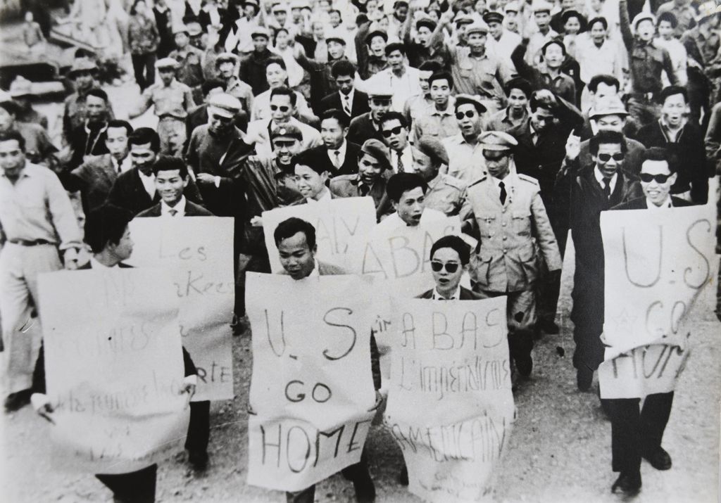 ຊຸມນຸມຂັບໄລ່ຈັກກະພັດອາເມຮິກາ