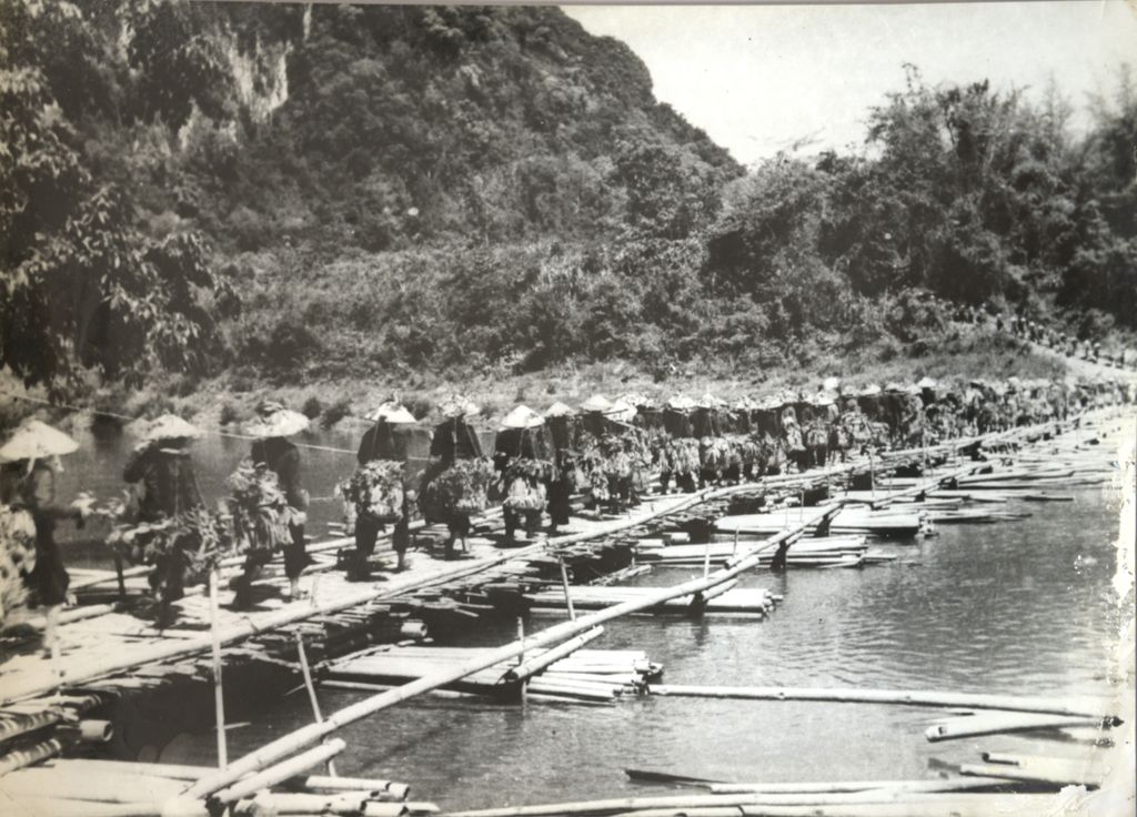 ທະ​ຫານ​ສົ່ງ​ສະ​ບຽງ​ອາ​ຫານ