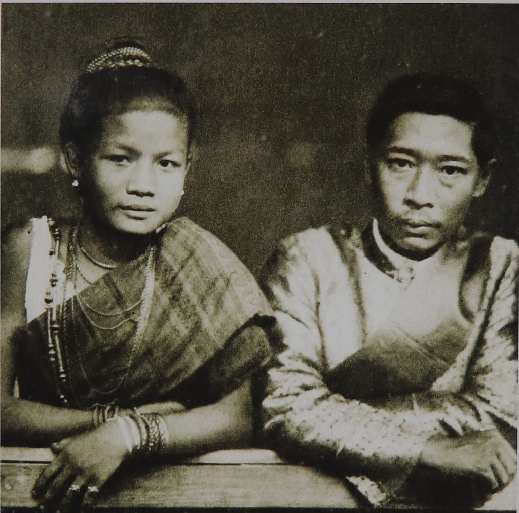 ຮູບພາບຂາວດໍາ  ຄູ່ພັນລະຍາແລະສາມີ ປີ 1930