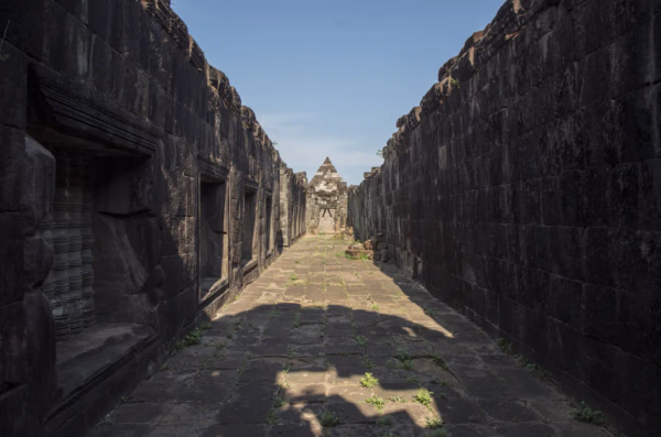 All Roads Lead to Rome, The Road to Angkor Wat